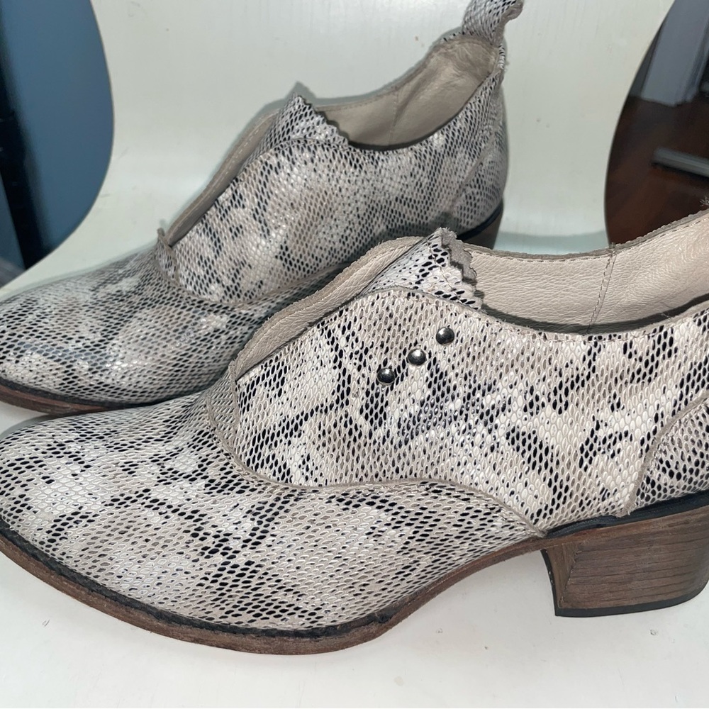 Free Bird Snakeskin Patterned Women's Shoes leather authentic Sz.8